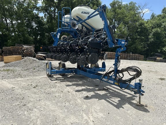 2020 Kinze 3500 Equipment Image0
