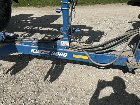 Image of Kinze 3500 equipment image 1