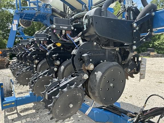 Image of Kinze 3500 equipment image 2