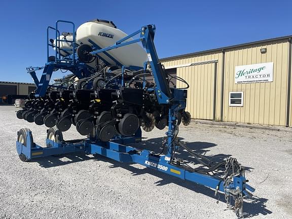 Image of Kinze 3500 equipment image 1