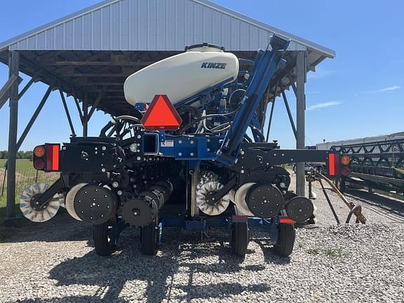 Image of Kinze 3500 equipment image 4