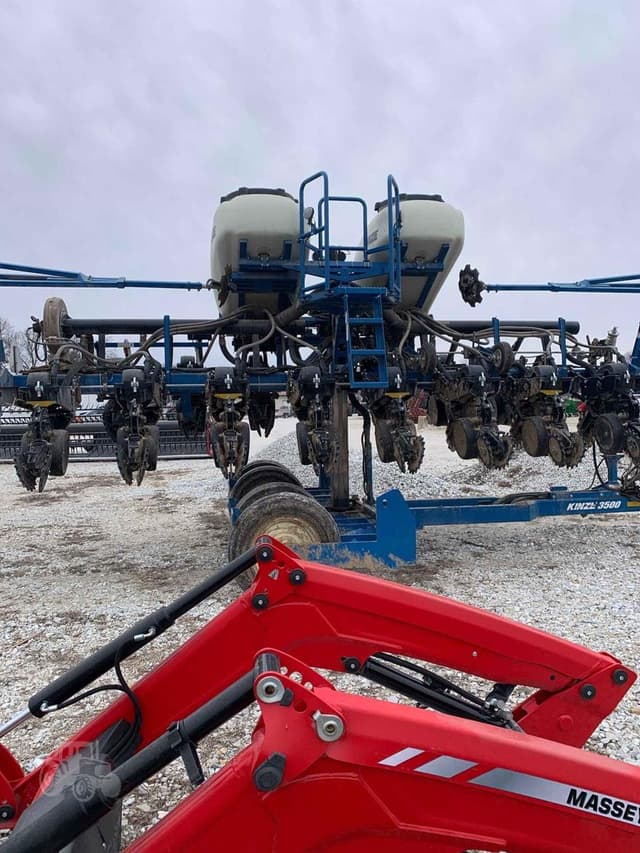 Image of Kinze 3500 equipment image 4