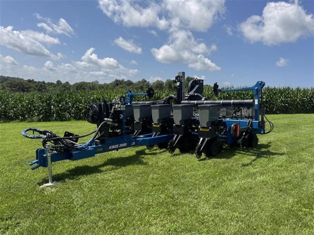 2020 Kinze 3505 Equipment Image0