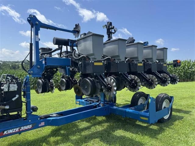 Image of Kinze 3505 equipment image 1