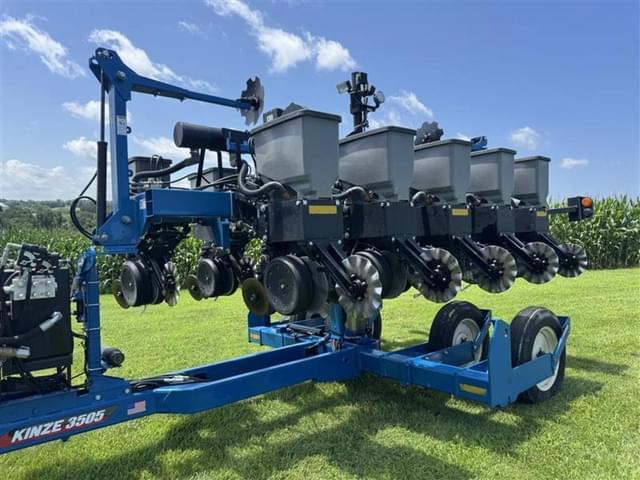 Image of Kinze 3505 equipment image 1