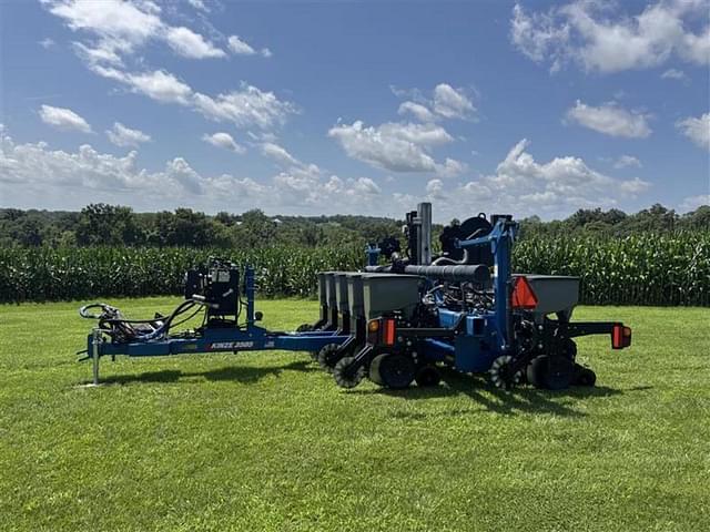 Image of Kinze 3505 equipment image 2