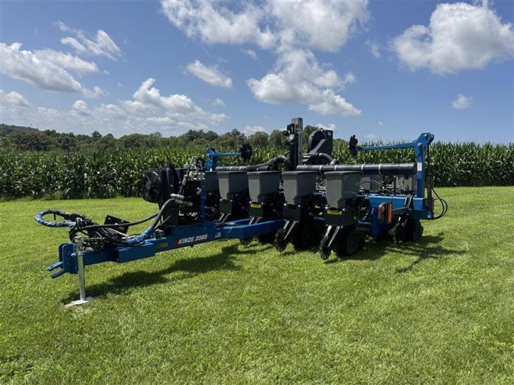 2020 Kinze 3505 Equipment Image0