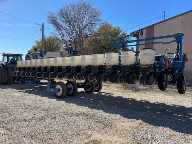 Image of Kinze 3600 equipment image 1