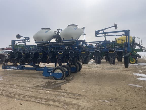 Image of Kinze 3600 equipment image 4