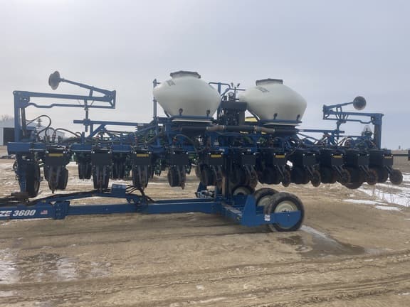 Image of Kinze 3600 equipment image 3
