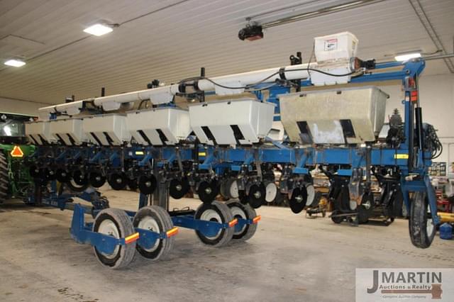 Image of Kinze 3600 equipment image 1