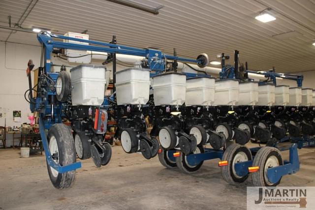 Image of Kinze 3600 equipment image 2