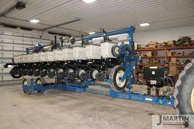 Image of Kinze 3600 equipment image 3