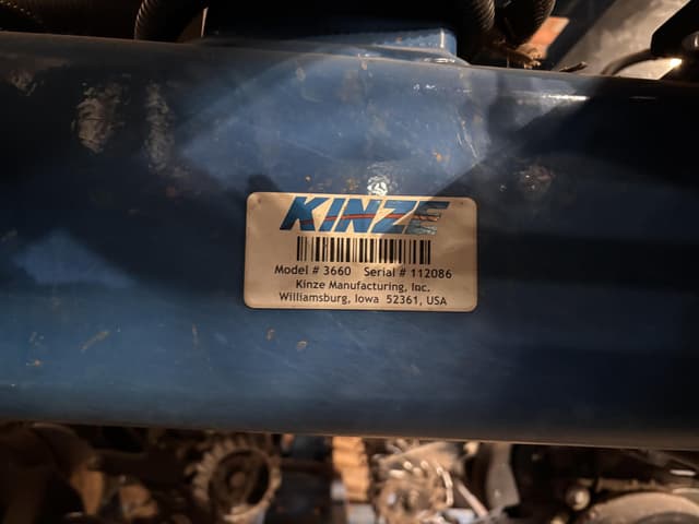 Image of Kinze 3660 equipment image 1