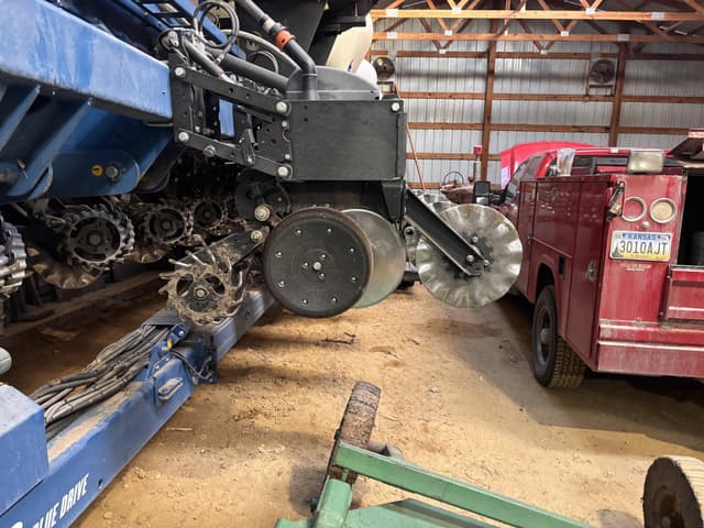 Image of Kinze 3660 equipment image 2