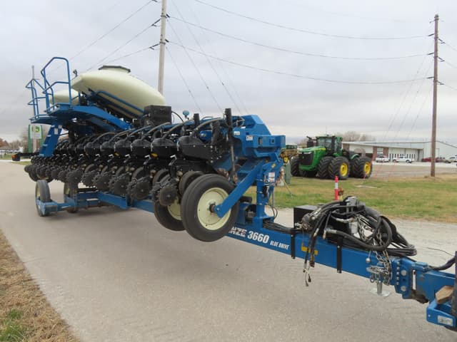 Image of Kinze 3660 equipment image 3