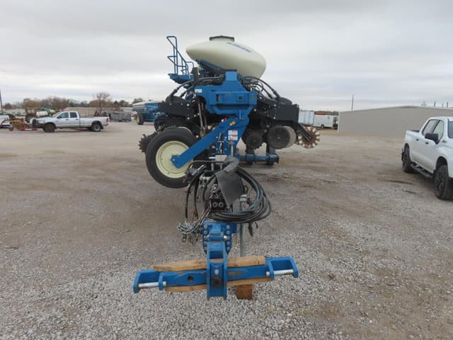 Image of Kinze 3660 equipment image 2