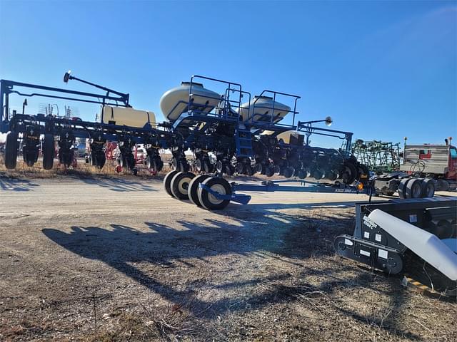 Image of Kinze 3660 equipment image 1