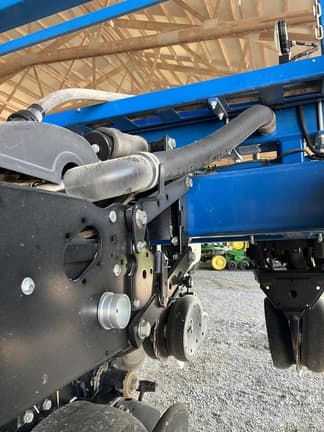Image of Kinze 3660 equipment image 3