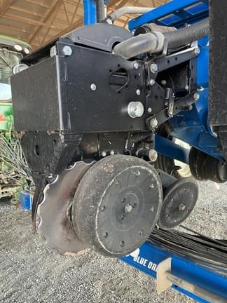 Image of Kinze 3660 equipment image 3