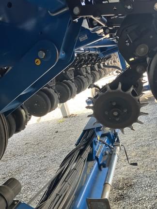 Image of Kinze 3660 equipment image 4