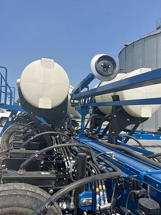 Image of Kinze 3660 equipment image 1