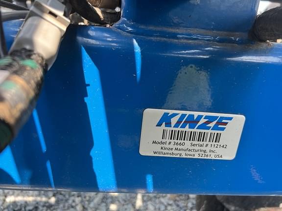 Image of Kinze 3660 equipment image 3