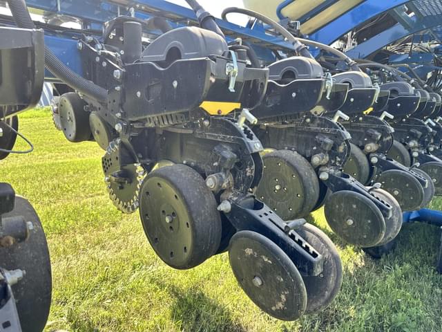 Image of Kinze 3660 equipment image 4