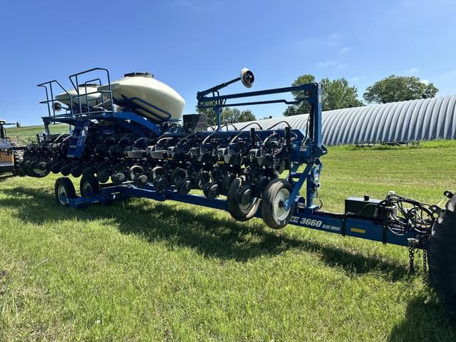 Image of Kinze 3660 equipment image 1