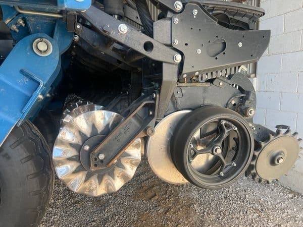 Image of Kinze 4700 equipment image 3