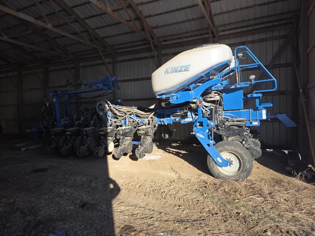 Image of Kinze 4900 equipment image 2
