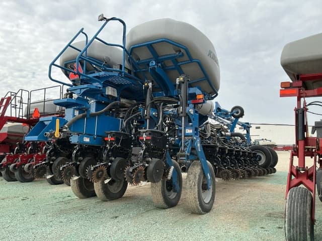 Image of Kinze 4900 equipment image 3