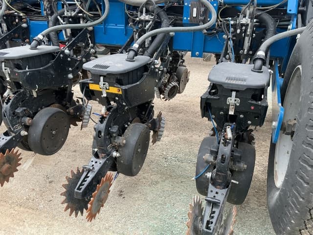 Image of Kinze 4900 equipment image 4