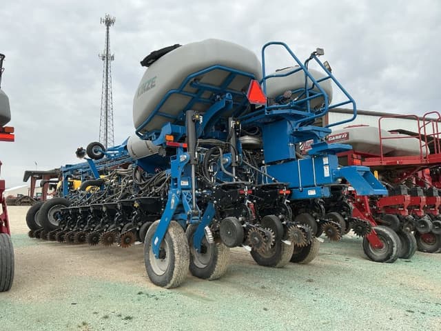 Image of Kinze 4900 equipment image 2