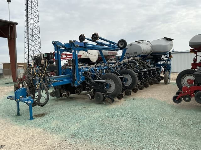 Image of Kinze 4900 equipment image 1