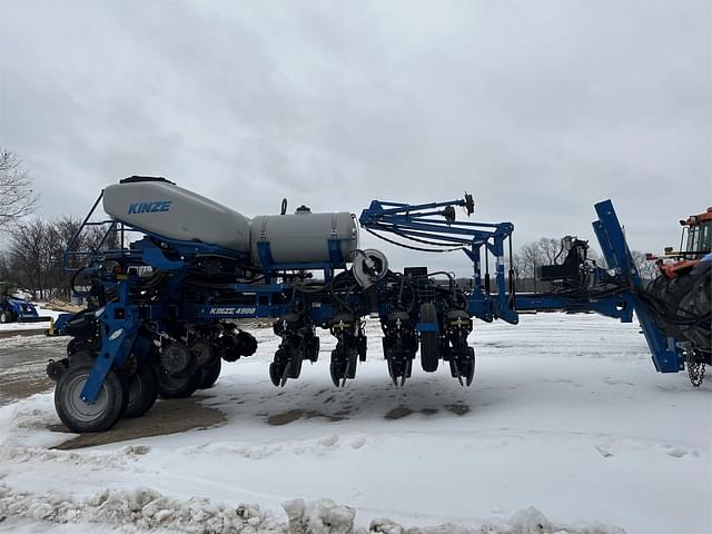 Image of Kinze 4900 equipment image 1