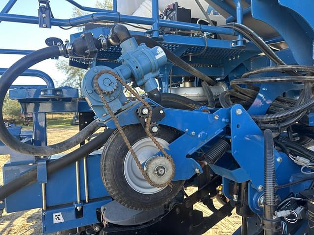 Image of Kinze 4900 equipment image 2