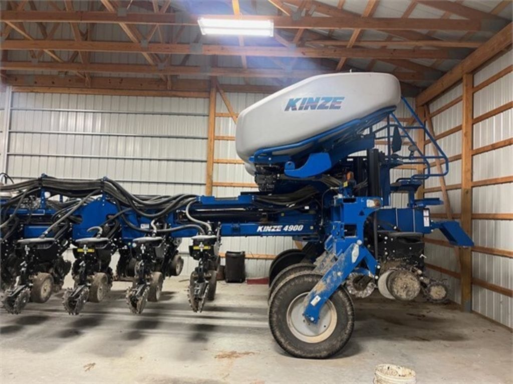 2020 Kinze 4900 Equipment Image0