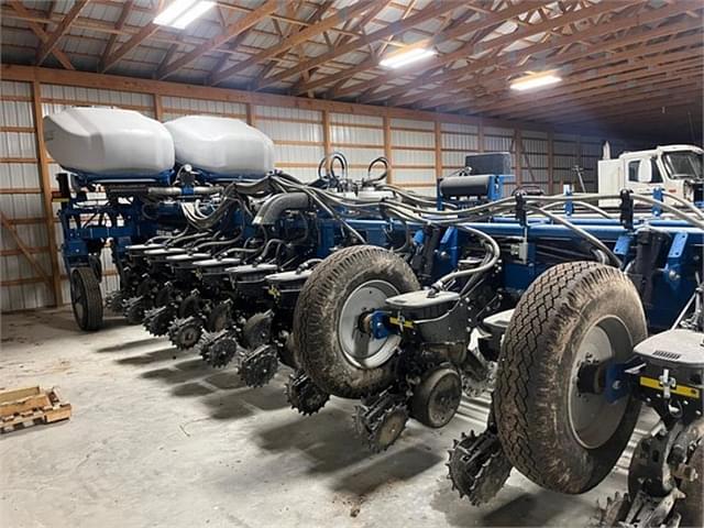 Image of Kinze 4900 equipment image 2