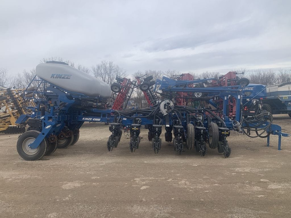 2020 Kinze 4900 Equipment Image0