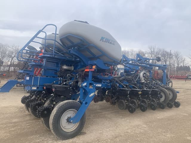 Image of Kinze 4900 equipment image 1
