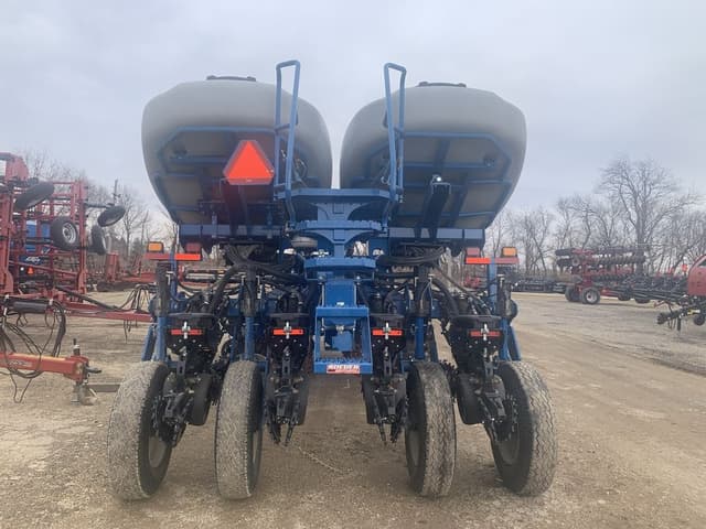 Image of Kinze 4900 equipment image 2