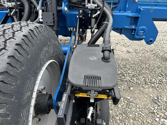 Image of Kinze 4900 equipment image 3