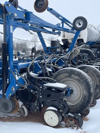 Image of Kinze 4900 equipment image 2