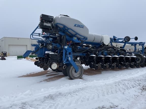 Image of Kinze 4900 equipment image 3