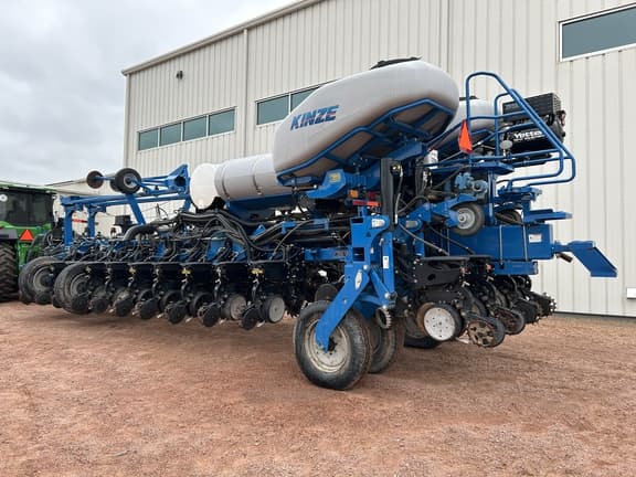 Image of Kinze 4900 equipment image 2