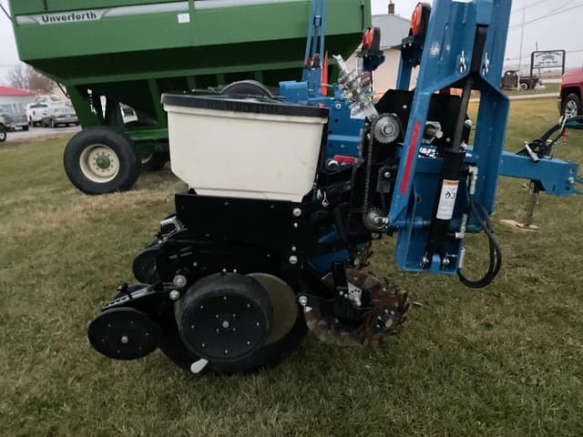 Image of Kinze 3000 equipment image 2