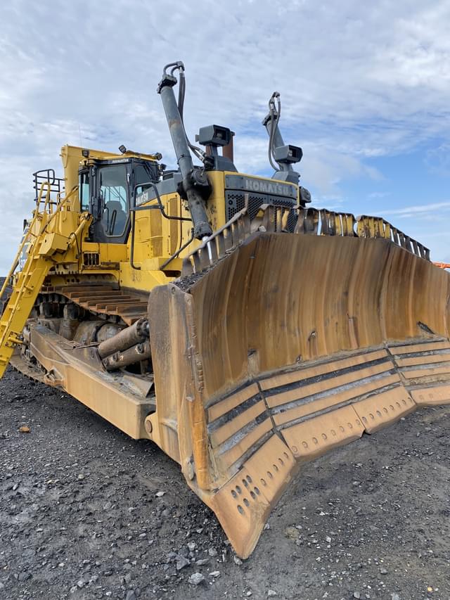 Image of Komatsu D375A equipment image 4