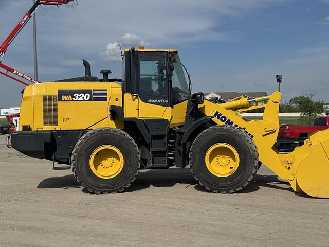 Image of Komatsu WA320-8 equipment image 3