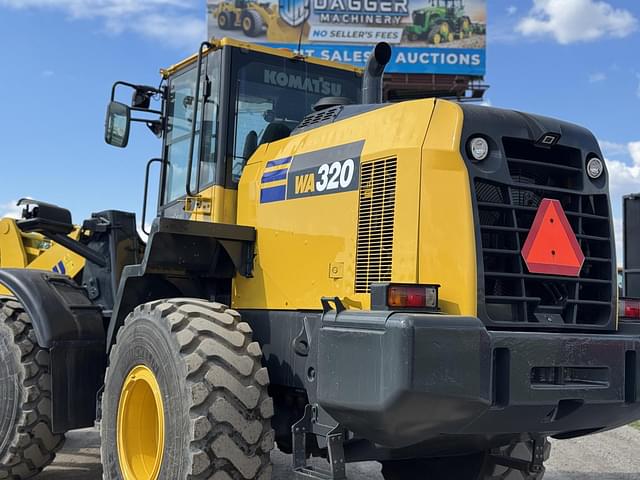 Image of Komatsu WA320-8 equipment image 2